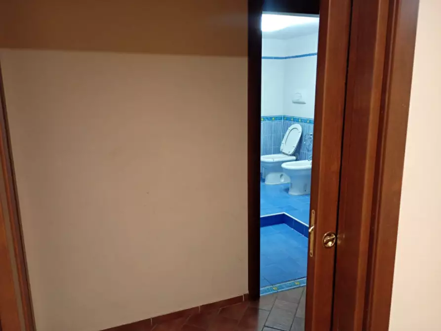 Immagine 62 di Appartamento in affitto  in via Santa Chiara 24 a Napoli