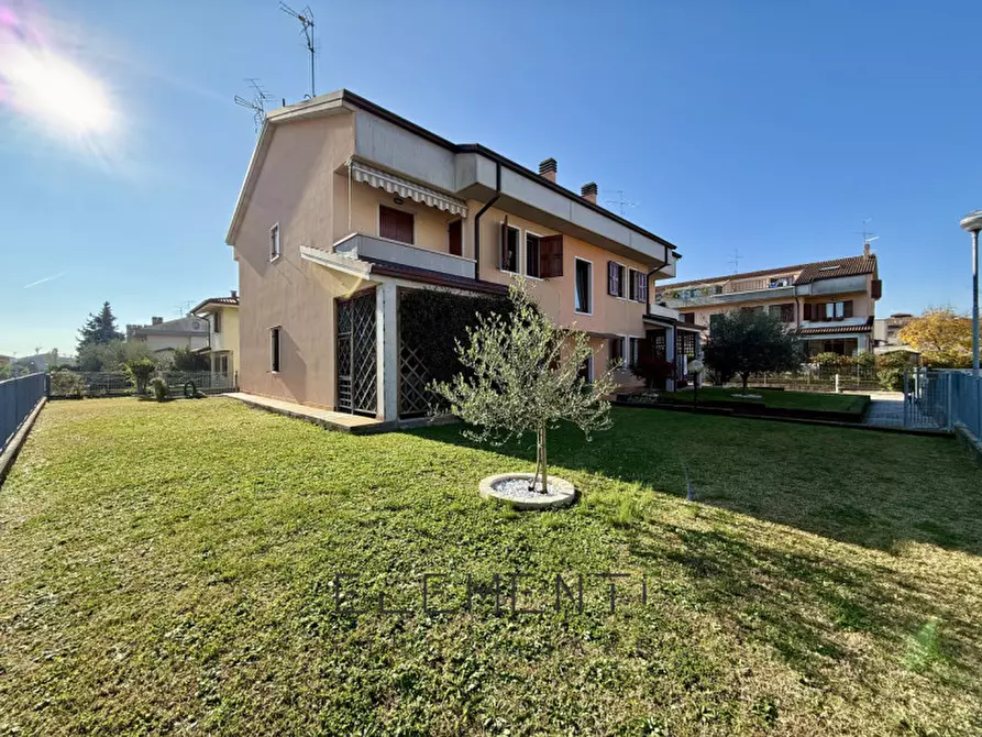 Immagine 1 di Appartamento in vendita  in via Vicentini a Pescantina