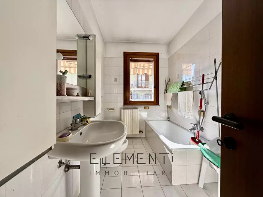 Immagine 11 di Appartamento in vendita  in via Vicentini a Pescantina