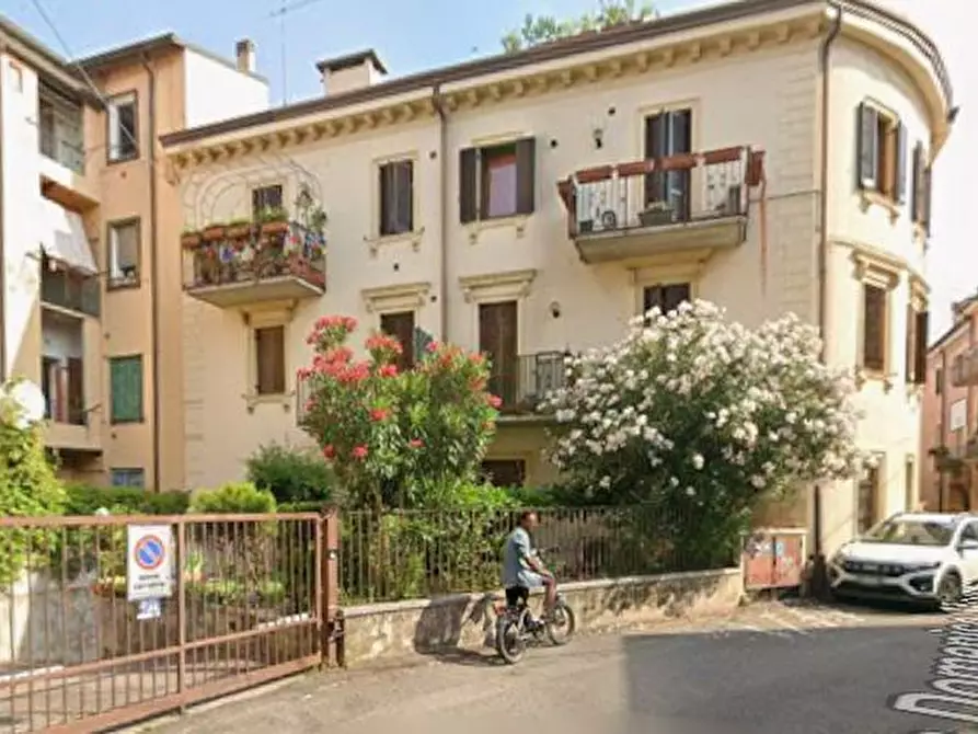 Immagine 1 di Appartamento in vendita  in via spolverini a Verona