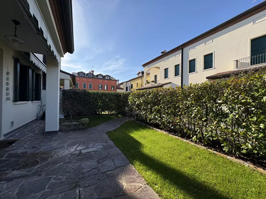 Immagine 2 di Villetta a schiera in vendita  in Via dei Mille a Selvazzano Dentro