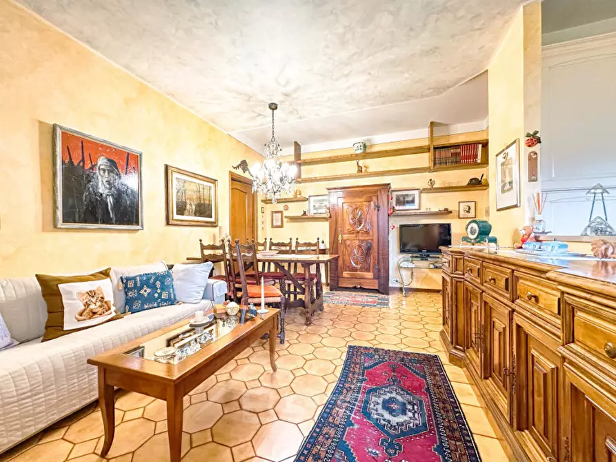 Immagine 5 di Villa in vendita  in Via Angelo Valazza 60 a Boca