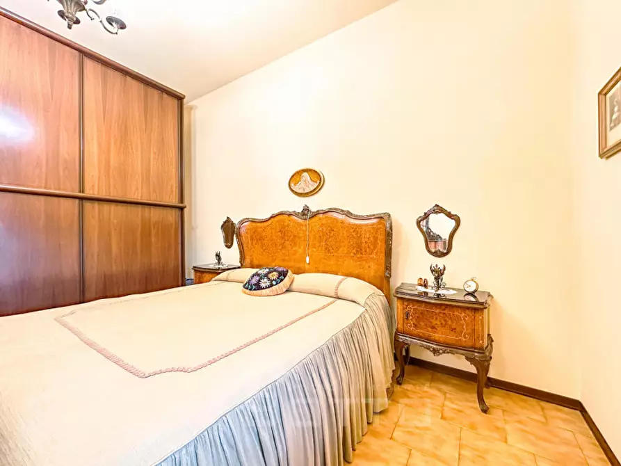 Immagine 22 di Villa in vendita  in Via Angelo Valazza 60 a Boca