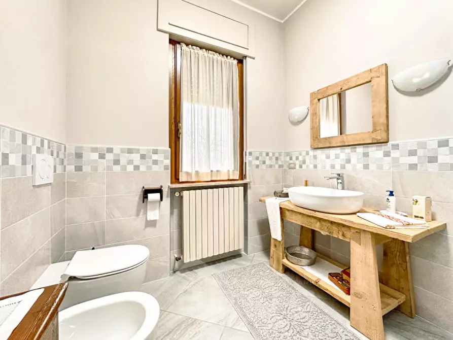 Immagine 32 di Villa in vendita  in Via Angelo Valazza 60 a Boca