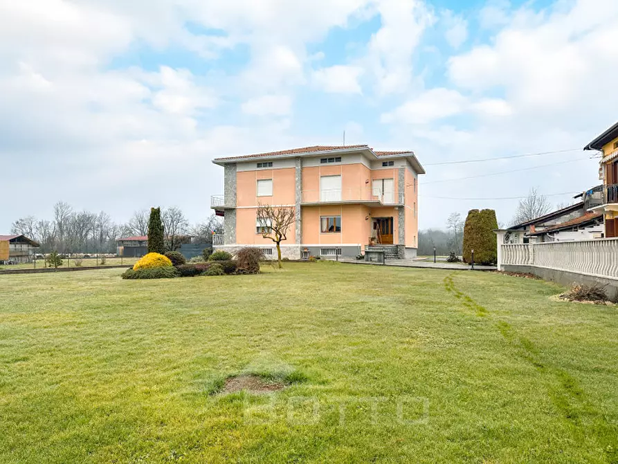 Immagine 47 di Villa in vendita  in Via Angelo Valazza 60 a Boca