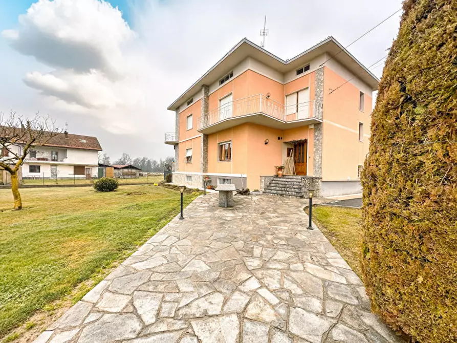 Immagine 48 di Villa in vendita  in Via Angelo Valazza 60 a Boca