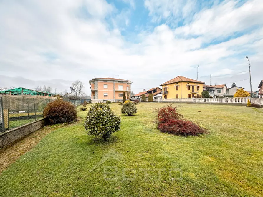 Immagine 49 di Villa in vendita  in Via Angelo Valazza 60 a Boca