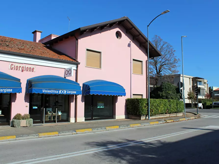 Immagine 1 di Negozio in affitto  in Via Della Fonda a Noale