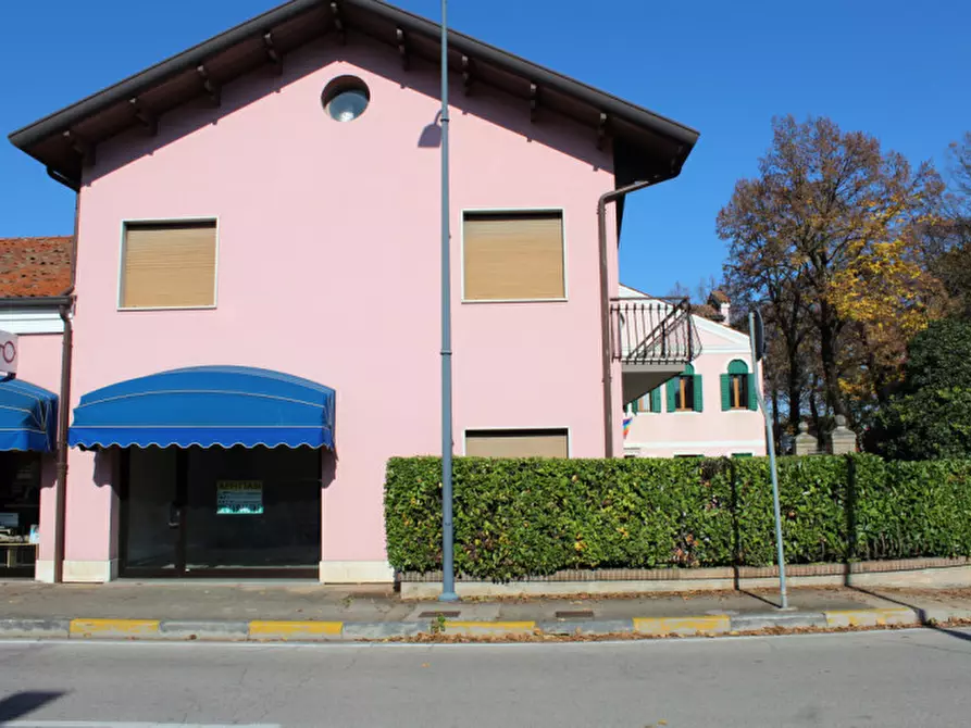Immagine 2 di Negozio in affitto  in Via Della Fonda a Noale