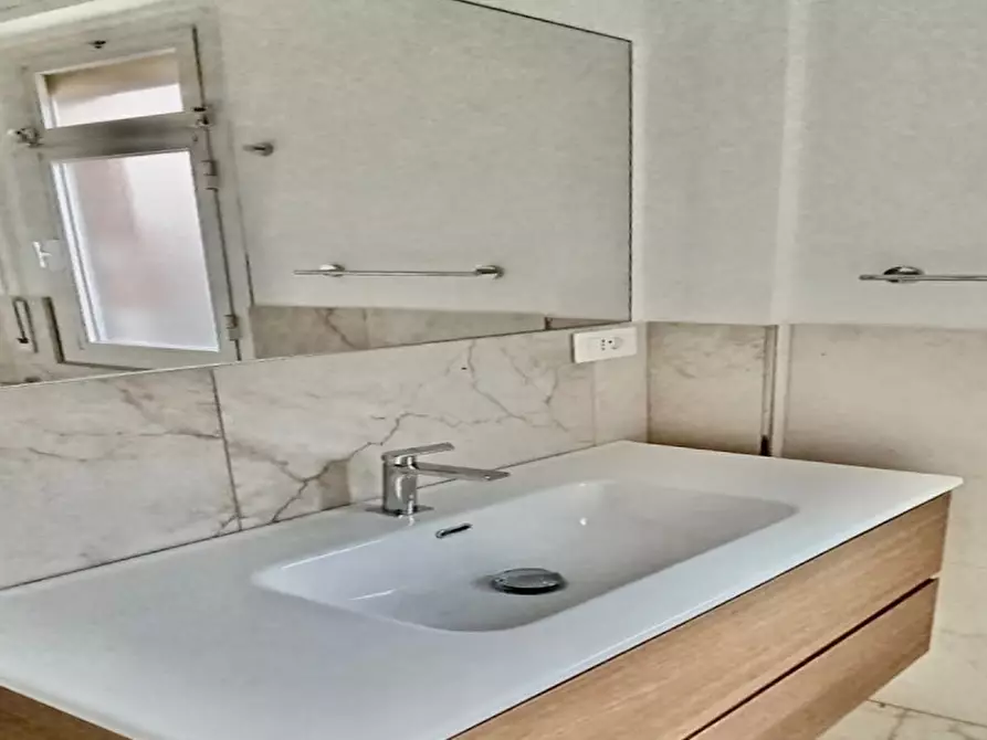 Immagine 17 di Appartamento in affitto  in Corso Luigi Andrea Martinetti a Genova