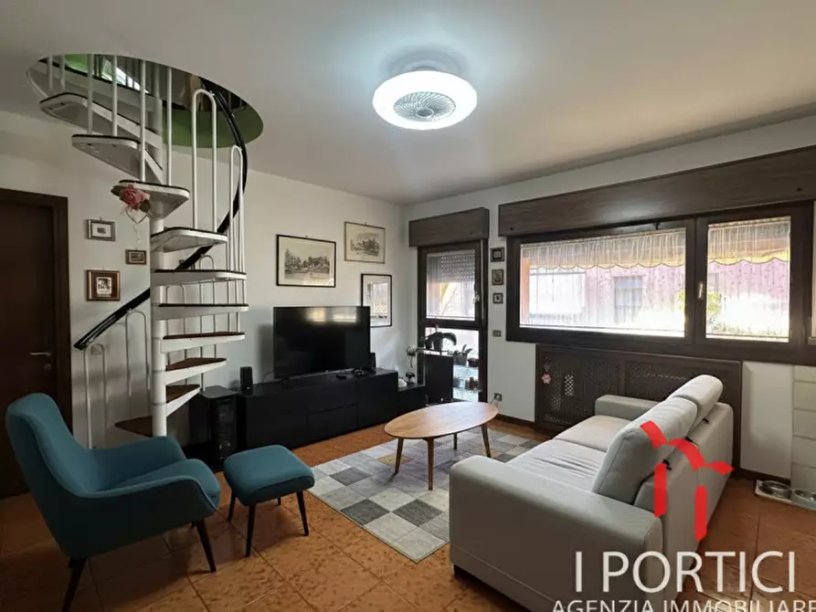 Immagine 2 di Appartamento in vendita  in Via Giuseppe Verdi a Paese