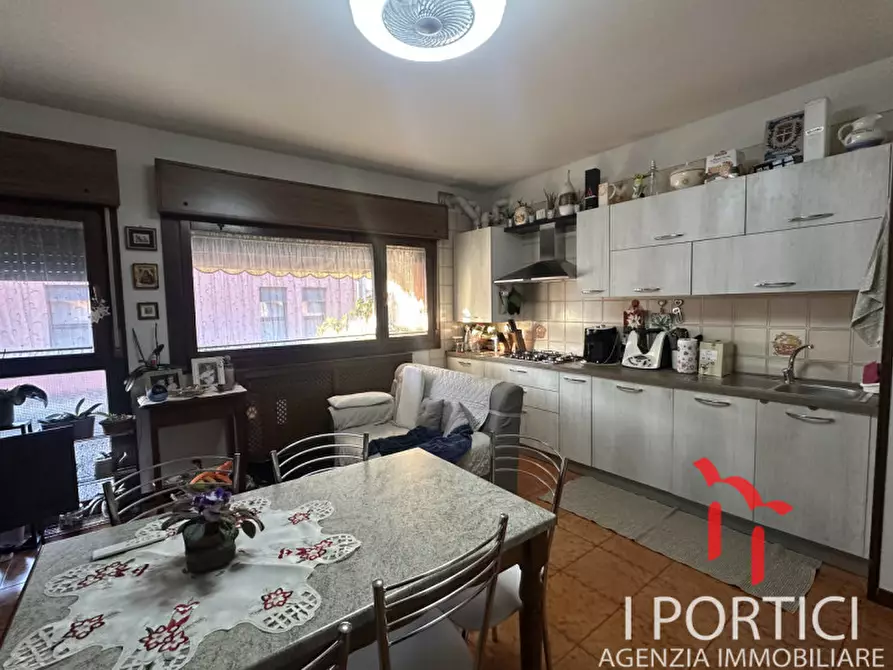 Immagine 3 di Appartamento in vendita  in Via Giuseppe Verdi a Paese