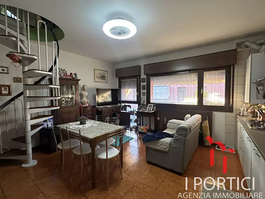 Immagine 4 di Appartamento in vendita  in Via Giuseppe Verdi a Paese