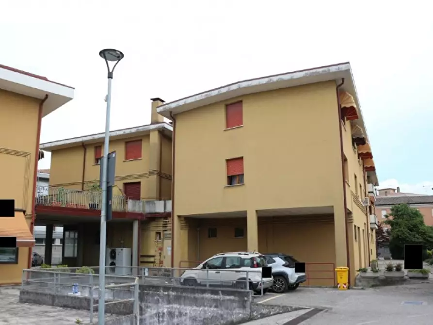 Immagine 2 di Negozio in vendita  in Via Ugo La Malfa a Susegana