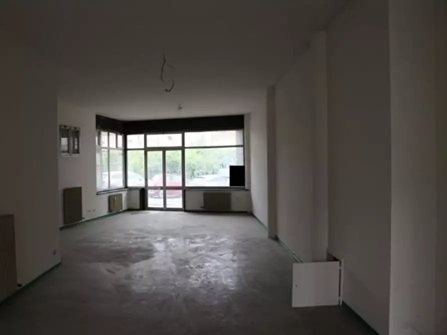 Immagine 3 di Negozio in vendita  in Via Ugo La Malfa a Susegana