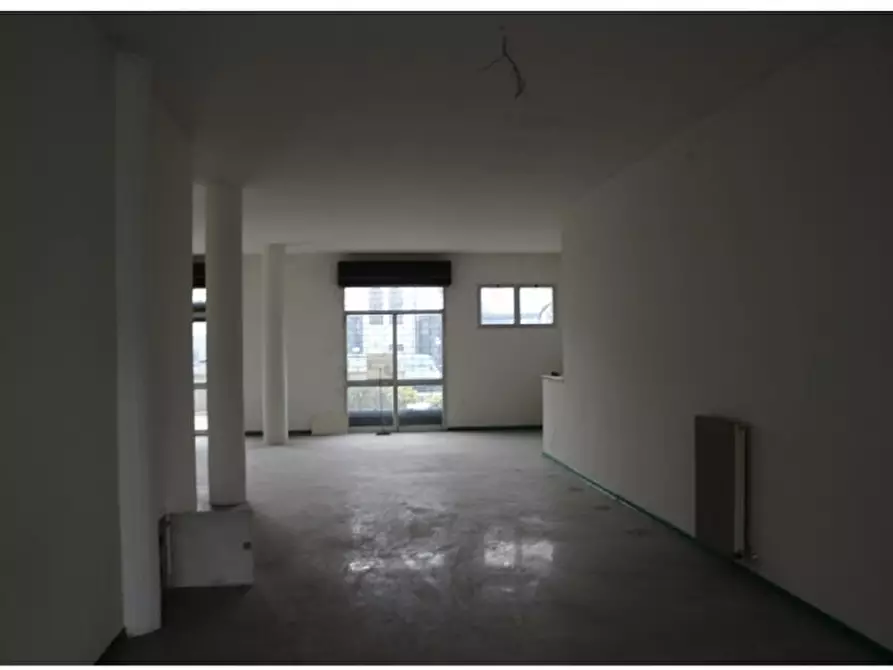 Immagine 5 di Negozio in vendita  in Via Ugo La Malfa a Susegana