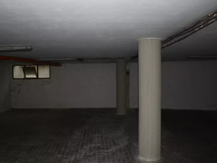 Immagine 8 di Negozio in vendita  in Via Ugo La Malfa a Susegana