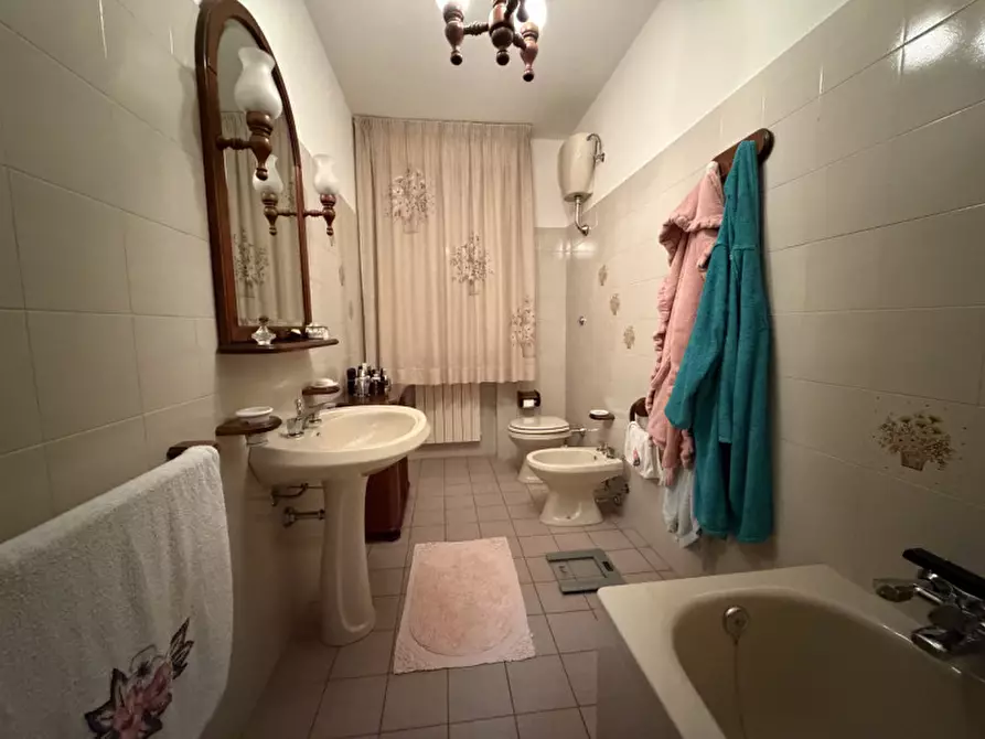 Immagine 10 di Appartamento in vendita  a Senigallia