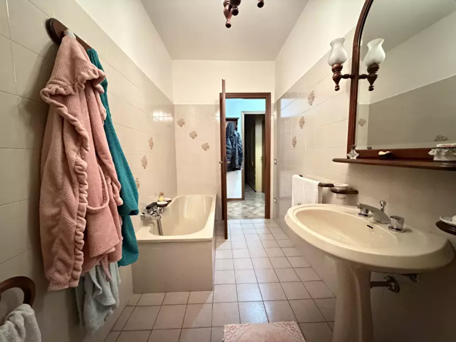 Immagine 11 di Appartamento in vendita  a Senigallia