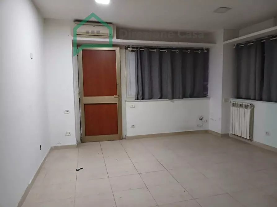 Immagine 5 di Ufficio in affitto  in Via Ponti Rossi a Napoli