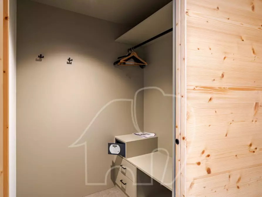 Immagine 47 di Bed & Breakfast in vendita  a Cavareno