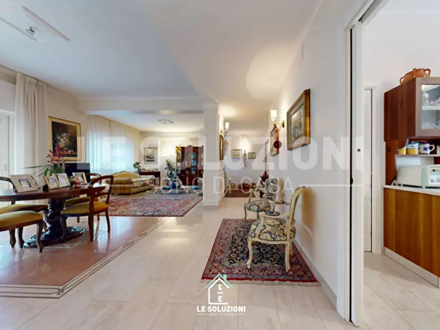 Immagine 10 di Appartamento in vendita  in Viale Dante Alighieri 24 a Castellana Grotte