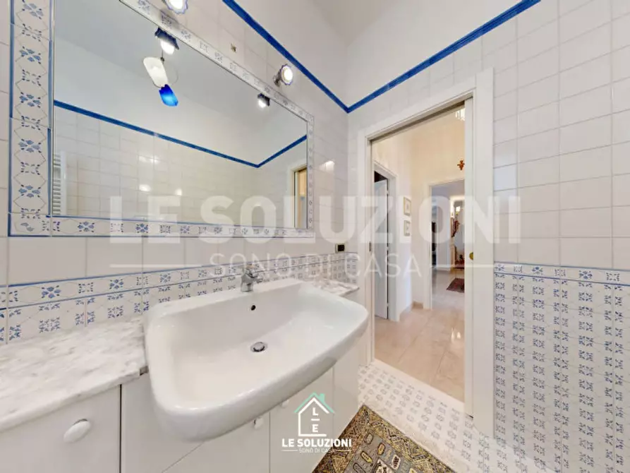 Immagine 19 di Appartamento in vendita  in Viale Dante Alighieri 24 a Castellana Grotte