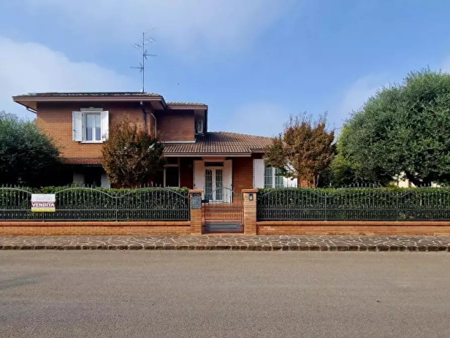 Immagine 2 di Casa bifamiliare in vendita  in VIA ALFIERI 35 a Novi Di Modena