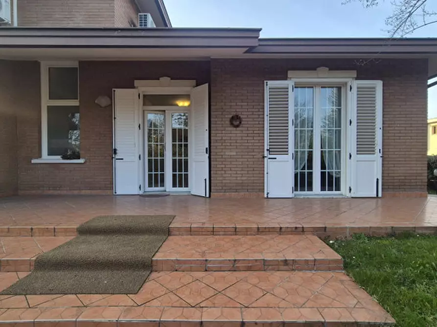 Immagine 2 di Casa bifamiliare in vendita  in VIA ALFIERI 35 a Novi Di Modena