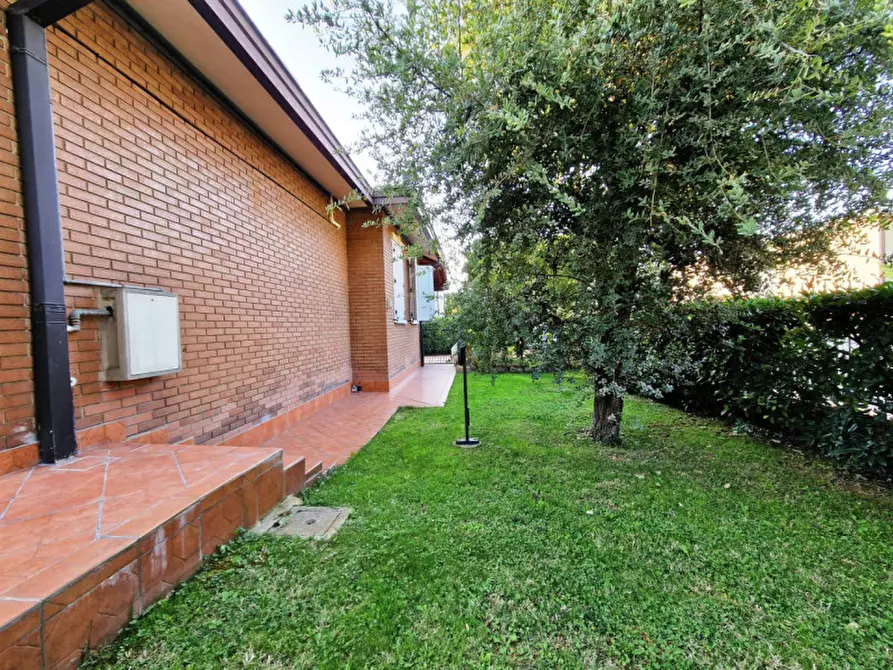 Immagine 5 di Casa bifamiliare in vendita  in VIA ALFIERI 35 a Novi Di Modena