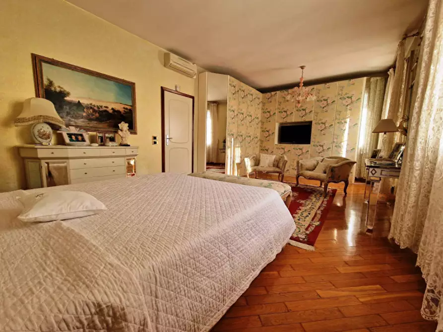 Immagine 25 di Casa bifamiliare in vendita  in VIA ALFIERI 35 a Novi Di Modena