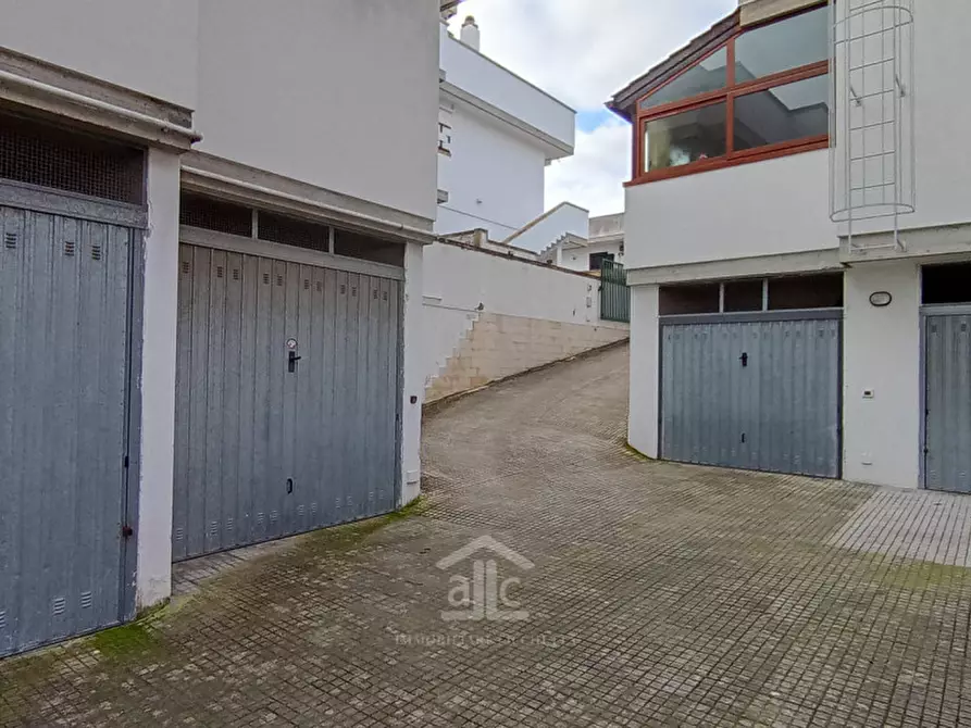 Immagine 1 di Garage in vendita  a Cavallino