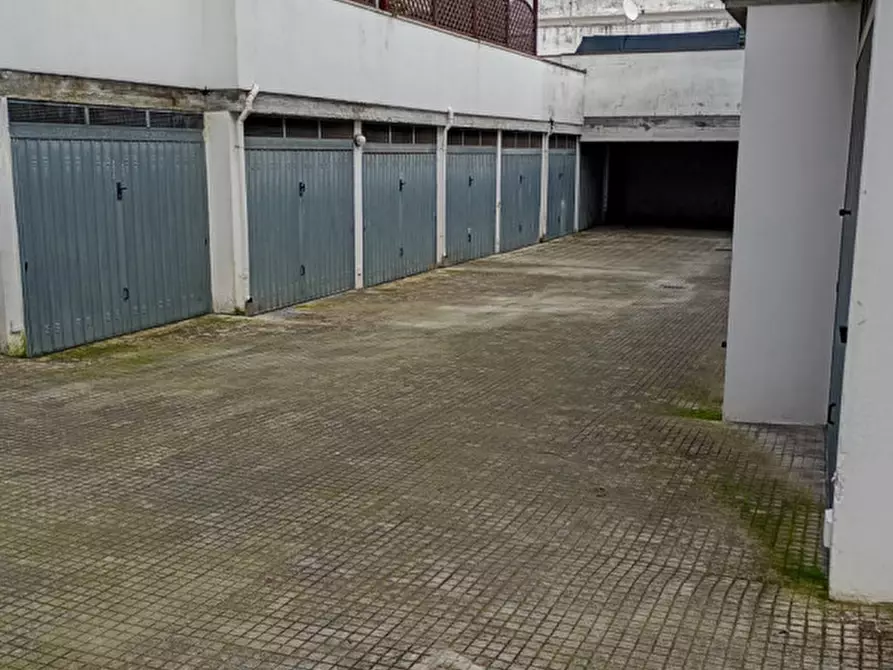 Immagine 4 di Garage in vendita  a Cavallino