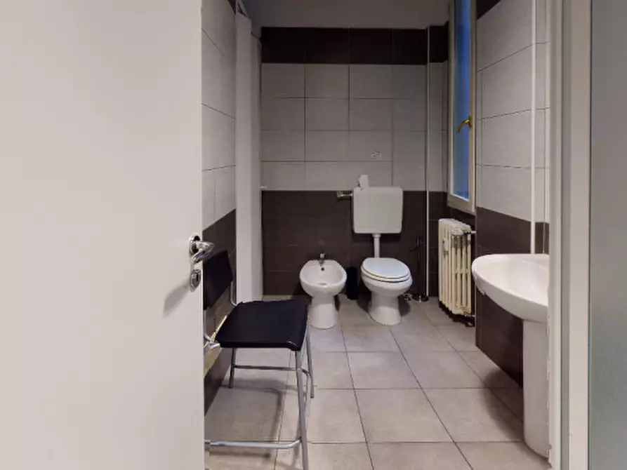 Immagine 18 di Camera in affitto  in Via Felice Casati a Milano