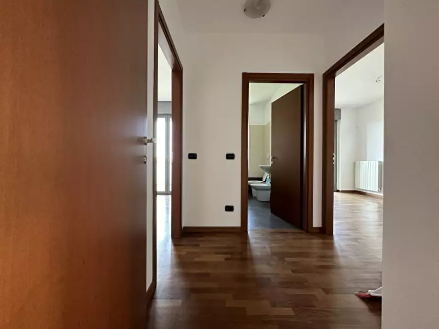 Immagine 5 di Appartamento in affitto  in piazzale XXV Aprile, 8 a Seregno