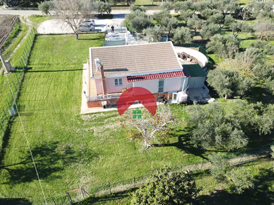 Immagine 2 di Villa in vendita  in contrada guirro a Matera