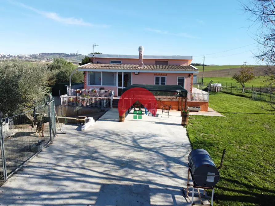 Immagine 4 di Villa in vendita  in contrada guirro a Matera