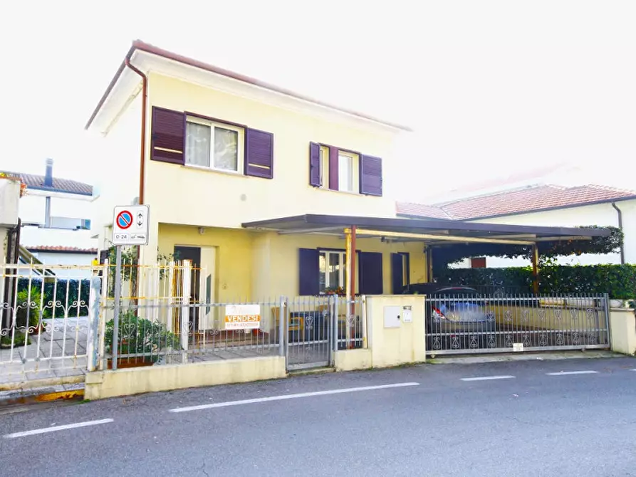 Immagine 1 di Appartamento in vendita  in viale Lazio a Riccione