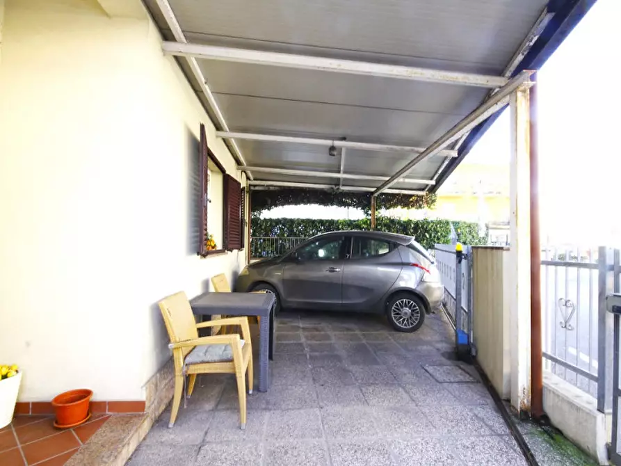 Immagine 3 di Appartamento in vendita  in viale Lazio a Riccione