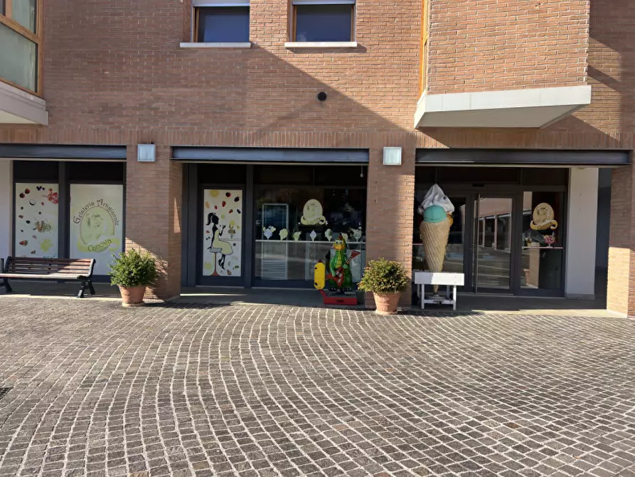 Immagine 1 di Negozio in vendita  a Maser