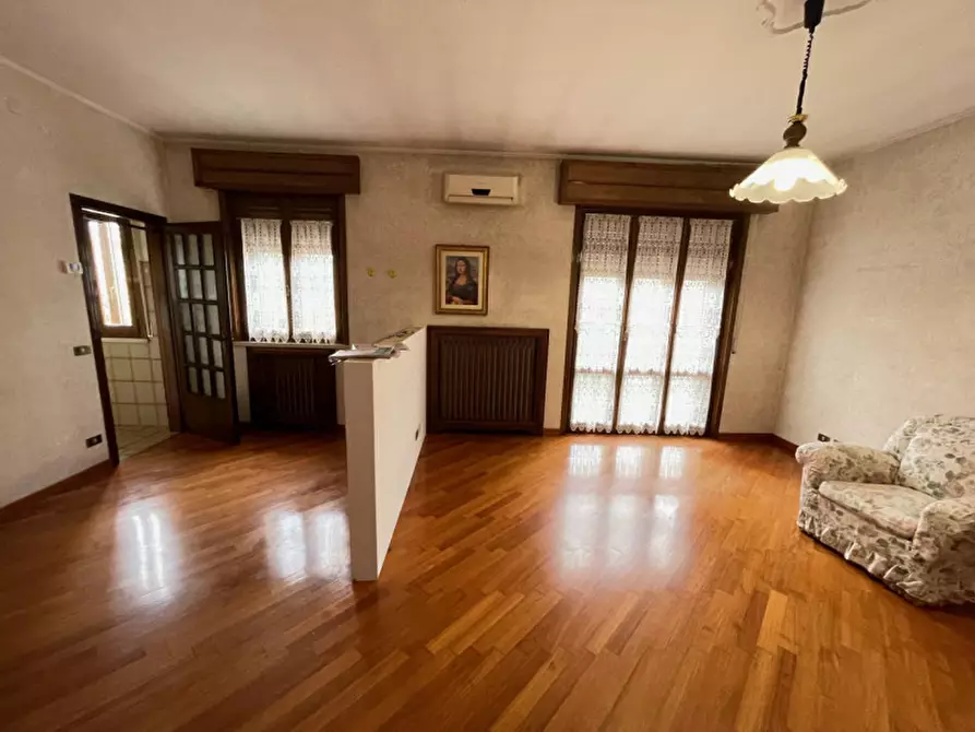 Immagine 10 di Appartamento in vendita  a Suzzara