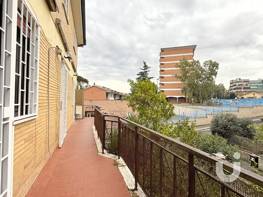 Immagine 8 di Appartamento in vendita  in Via della Maggiorana a Roma