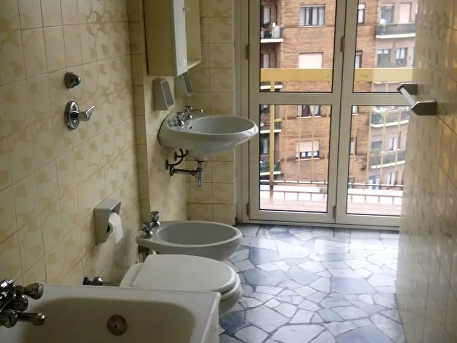 Immagine 6 di Appartamento in affitto  in Via Edoardo Bassini a Milano