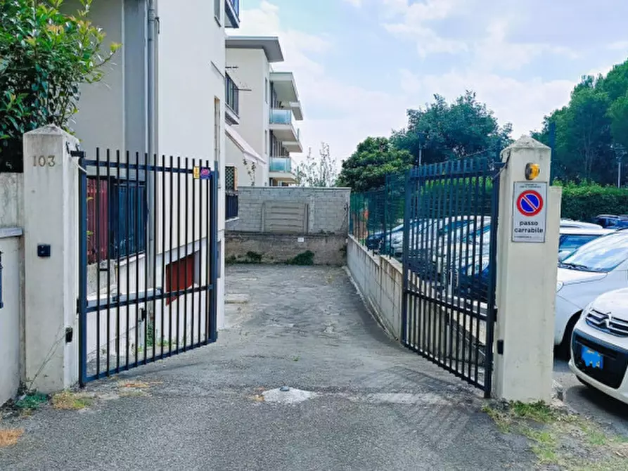 Immagine 2 di Posto auto in vendita  in Via Vittorio Alfieri, 103 a Sesto Fiorentino