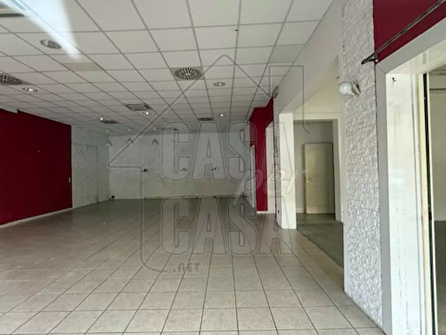 Immagine 2 di Negozio in vendita  in Via Venezia a Padova