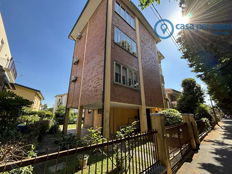Immagine 1 di Appartamento in vendita  a Rovigo