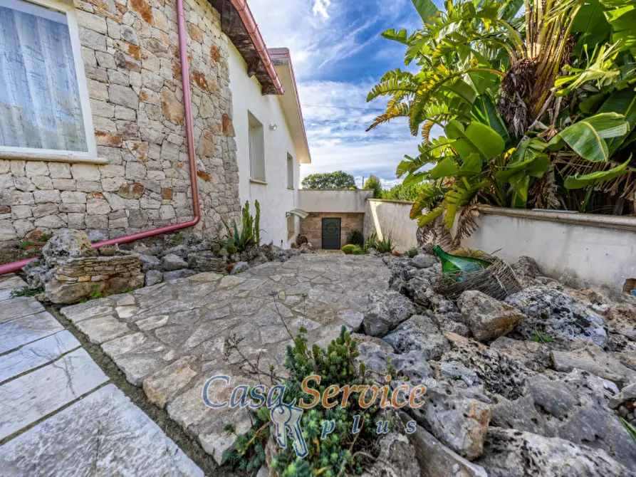 Immagine 15 di Villa in vendita  in Via Ischera a Casarano