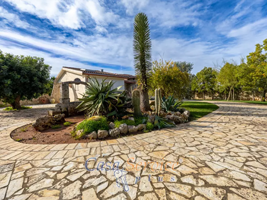 Immagine 26 di Villa in vendita  in Via Ischera a Casarano