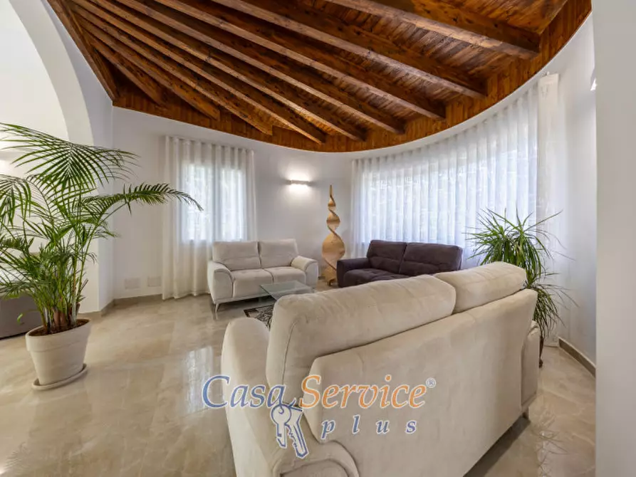 Immagine 30 di Villa in vendita  in Via Ischera a Casarano