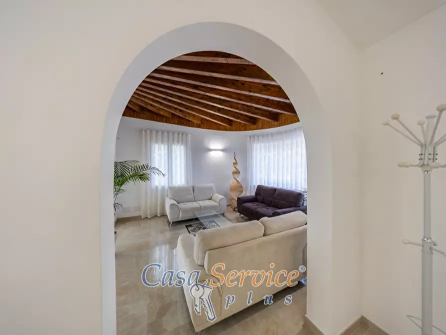 Immagine 37 di Villa in vendita  in Via Ischera a Casarano